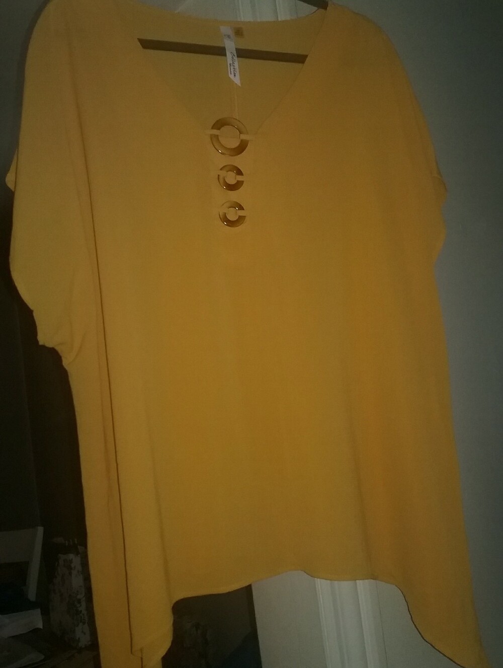 NY Collection Yellow Top with Tortoise Shell Like Ring Accents  - 3X